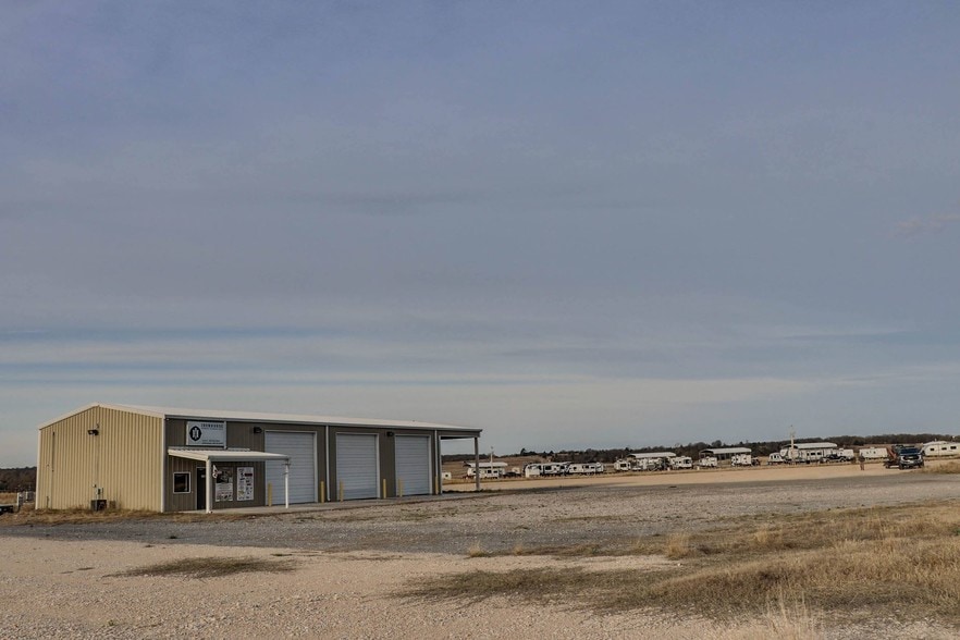 32827 Airline Rd, Pauls Valley, OK for sale - Building Photo - Image 3 of 8