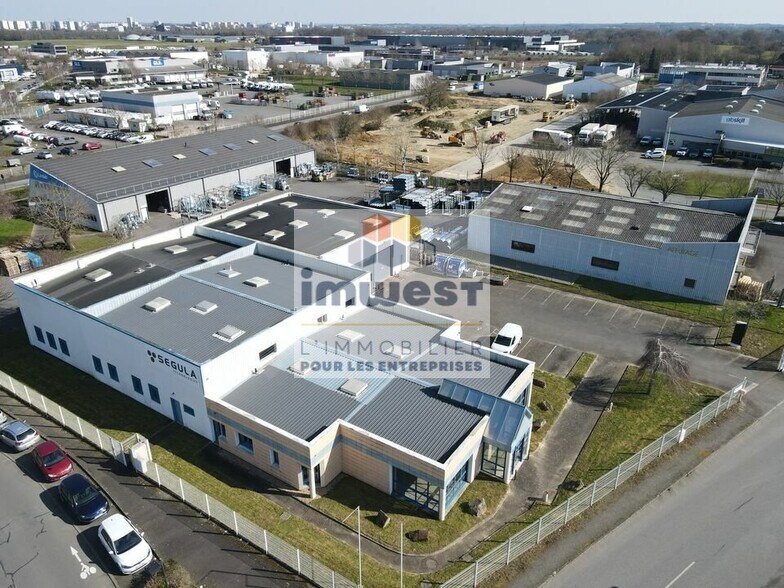 Industriel dans Saint-Jacques-de-la-Lande à louer - Photo du bâtiment - Image 2 de 4