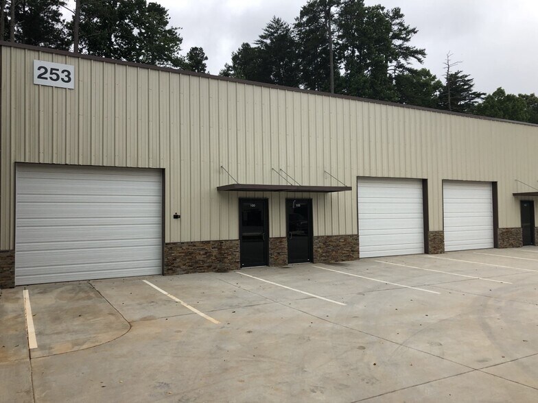 250 Grogan Dr, Dawsonville, GA à louer - Photo du bâtiment - Image 3 de 11