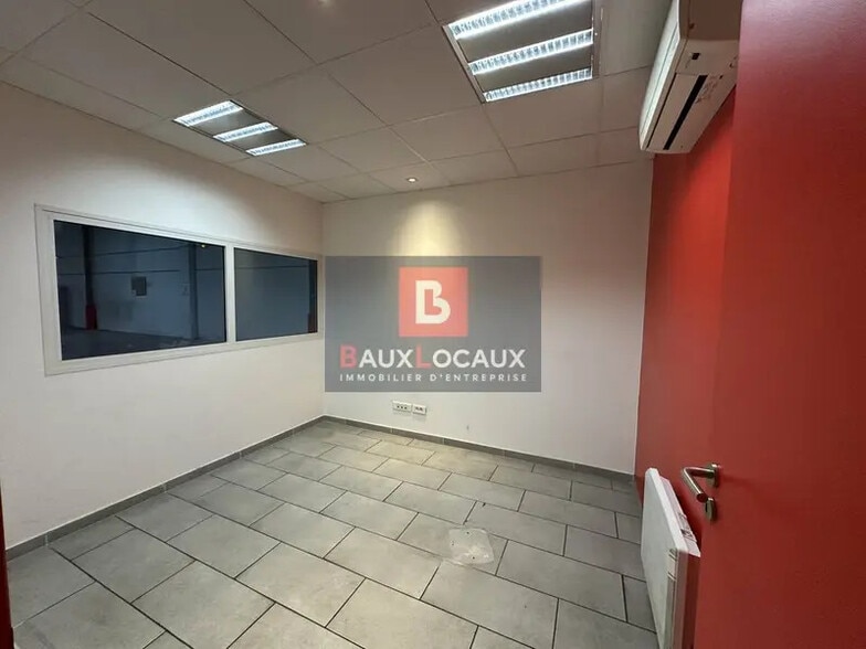 Retail in Sorgues for lease - Interior Photo - Image 2 of 11