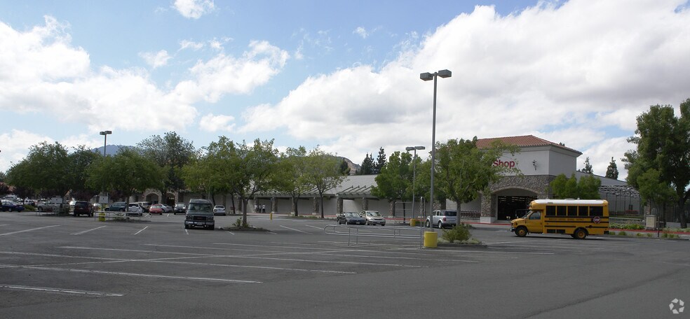 5100 Clayton Rd, Concord, CA à louer - Photo du bâtiment - Image 2 de 8