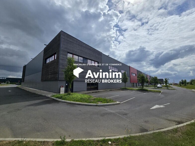 Industrial in Louvres for lease - Building Photo - Image 2 of 6