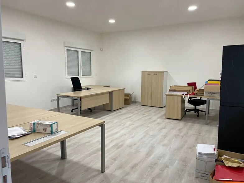 Industrial in Chevrières for lease - Interior Photo - Image 3 of 6