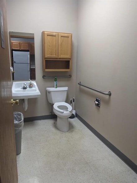 12 Main St S, Minot, ND for lease - Interior Photo - Image 2 of 19