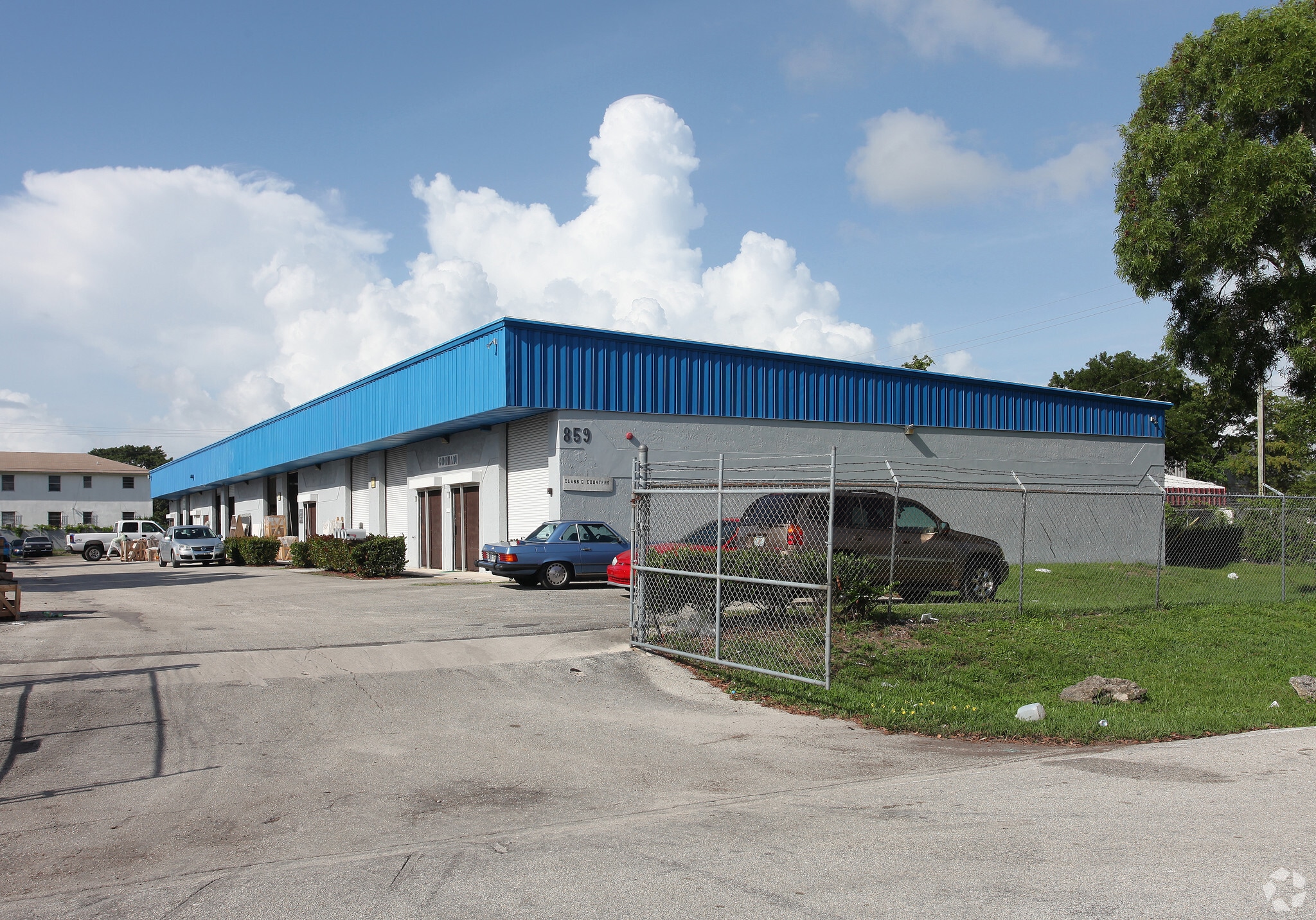 859 W 13th Ct, Riviera Beach, FL for lease Primary Photo- Image 1 of 11