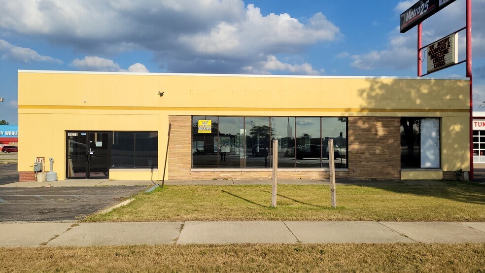 19276 Middlebelt Rd, Livonia, MI for lease - Building Photo - Image 2 of 15