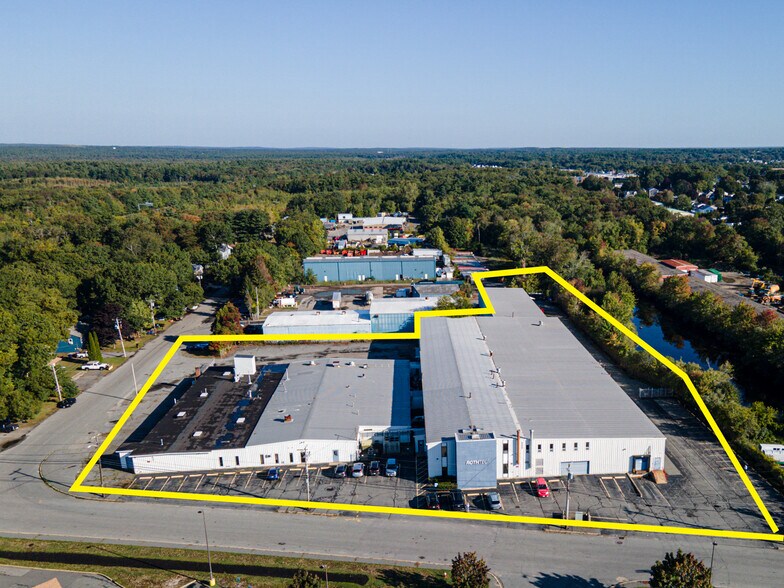 699 Tarkiln Hill Rd, New Bedford, MA à vendre - Photo du bâtiment - Image 2 de 24