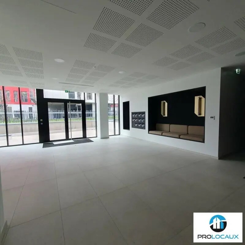 Office in Grenoble for sale Lobby- Image 1 of 13