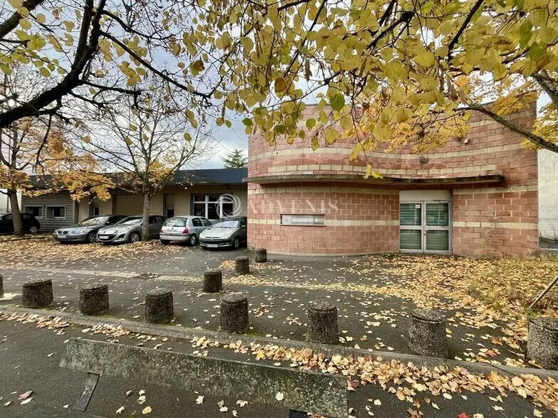 Flex in Conflans-Sainte-Honorine for sale - Building Photo - Image 1 of 9