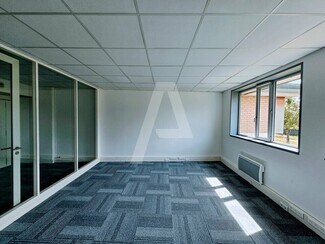More details for 21 Rue Jacques Cartier, Voisins-le-Bretonneux - Office for Lease