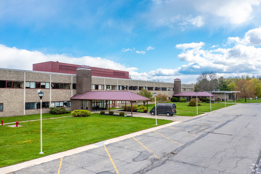 900 Dutchess Tpke, Poughkeepsie, NY for lease - Primary Photo - Image 2 of 7