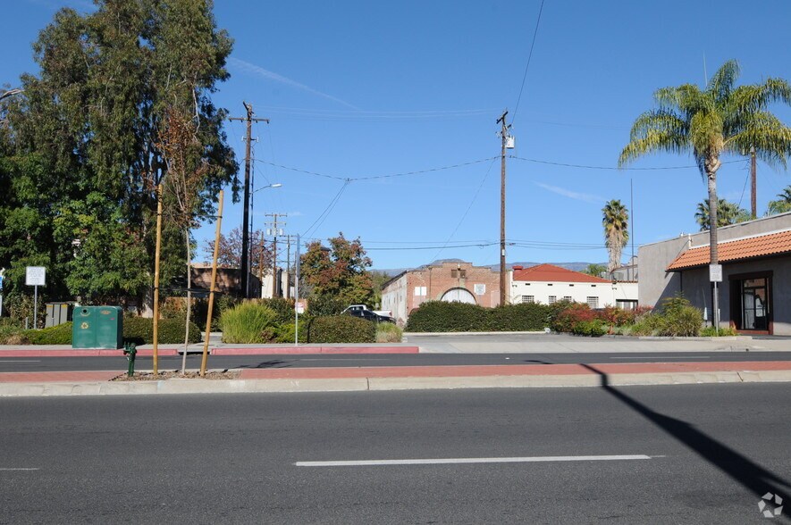 11 E Redlands Blvd, Redlands, CA à vendre - Photo du bâtiment - Image 3 de 3