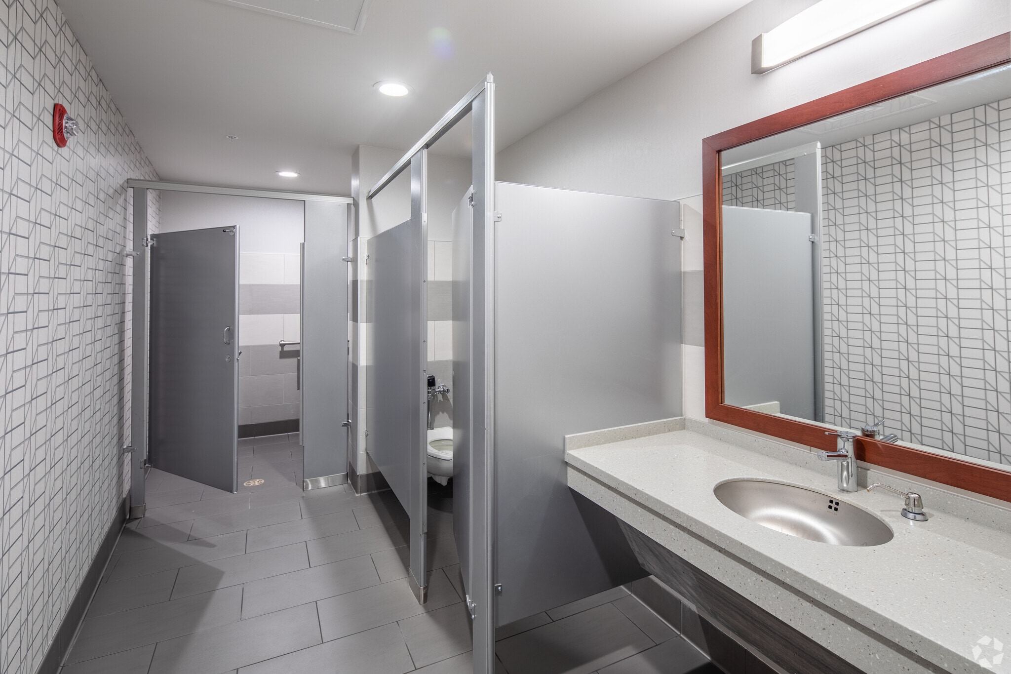 135 N Meramec Ave, Clayton, MO for lease Interior Photo- Image 1 of 9