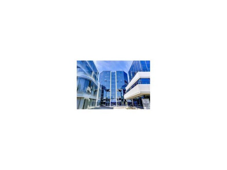 22 Quai Gallieni, Suresnes for lease - Building Photo - Image 1 of 8