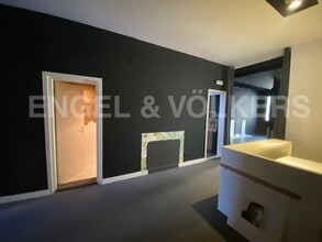 Retail in Barcelona, Barcelona for lease Interior Photo- Image 2 of 24