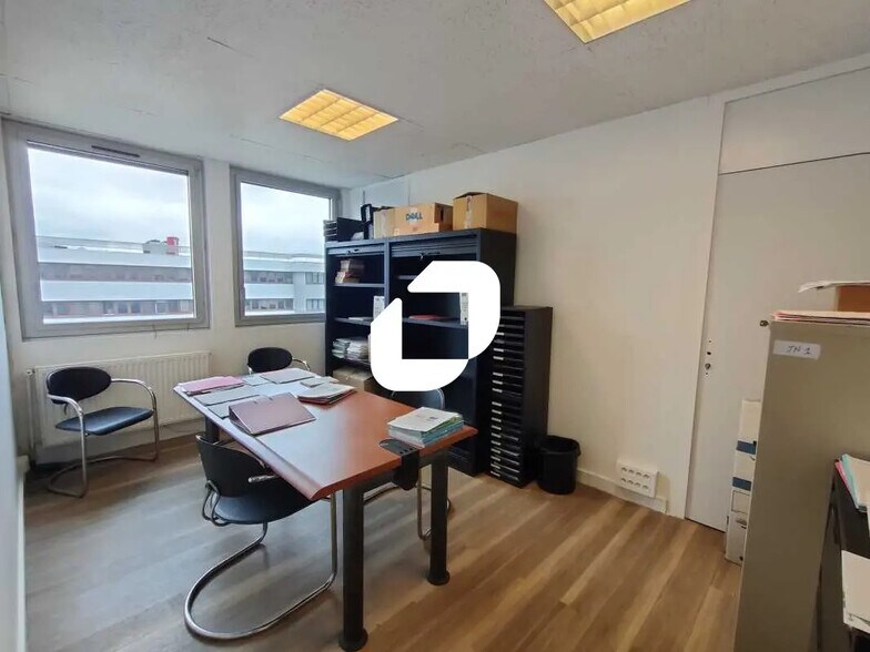 Office in Le Chesnay-Rocquencourt for lease - Interior Photo - Image 3 of 13