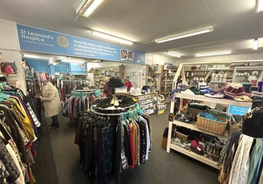 72 The Vlg, York for lease - Interior Photo - Image 2 of 3