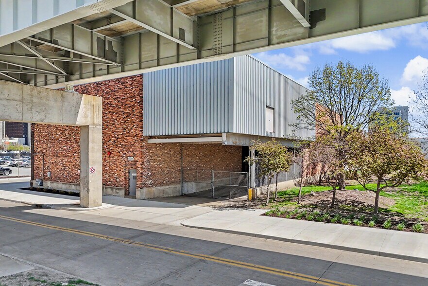 113 SW 8th St, Des Moines, IA à louer - Photo du bâtiment - Image 3 de 14