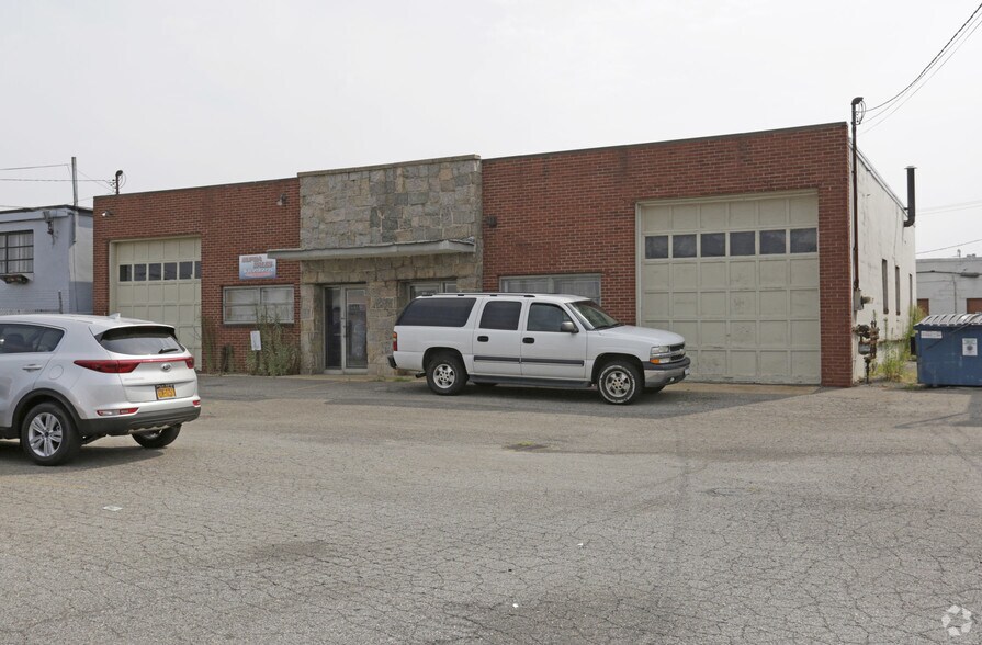 11 Sarah Dr, Farmingdale, NY à louer - Photo principale - Image 1 de 5