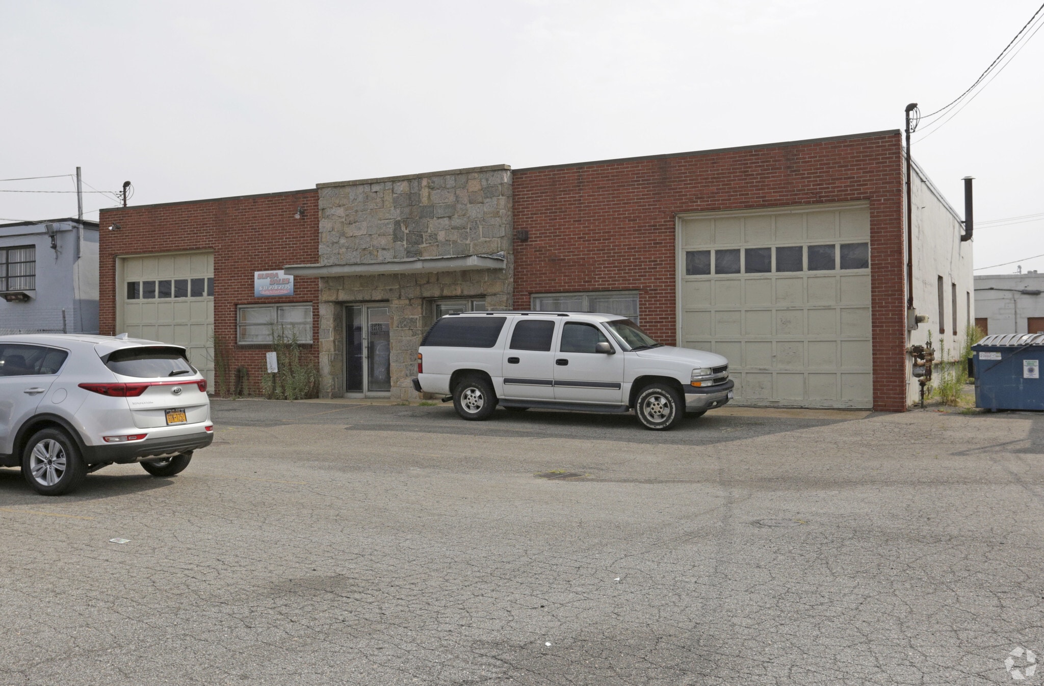 11 Sarah Dr, Farmingdale, NY for lease Primary Photo- Image 1 of 6