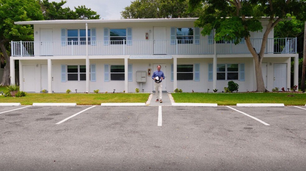 662 Granada St, Fort Pierce, FL à vendre - Vidéo sur l’inscription commerciale - Image 2 de 18