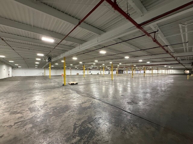 1243 E Garner Bagnal Blvd, Statesville, NC à louer - Photo du bâtiment - Image 1 de 7