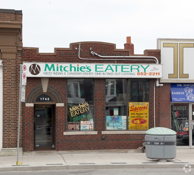 1745 St Clair Ave W, Toronto, ON for lease - Primary Photo - Image 1 of 2