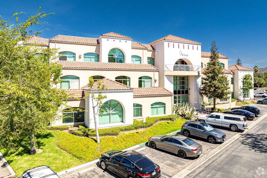 2555 Townsgate Rd, Westlake Village, CA à vendre - Photo principale - Image 1 de 1