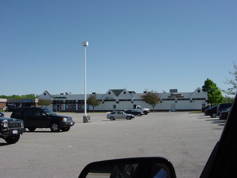 6638-6650 Centers Dr, Holland, OH à louer - Photo du bâtiment - Image 3 de 6