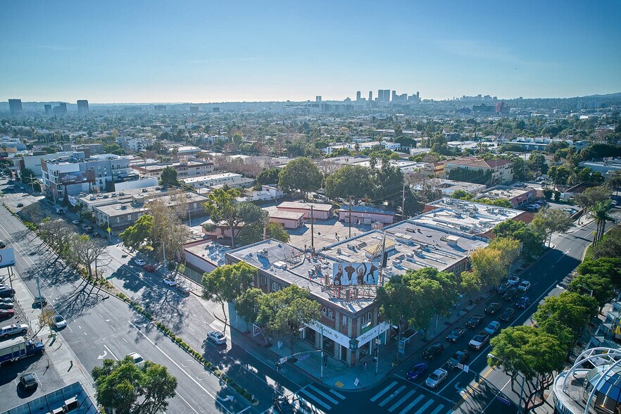 7900 Santa Monica Blvd, West Hollywood, CA à louer - Photo du bâtiment - Image 3 de 3