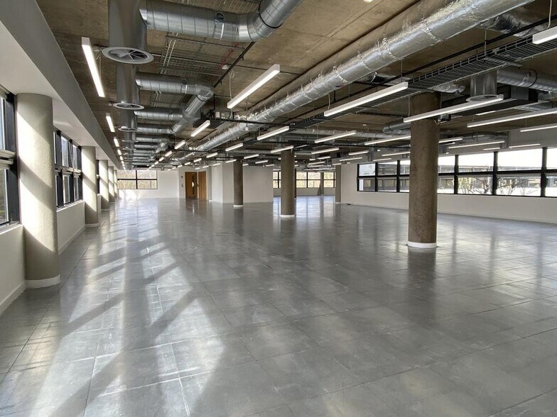 Haywood Rd, Warwick à louer - Photo du bâtiment - Image 3 de 22