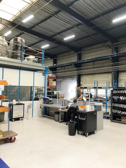 Industrial in Villeron for lease - Building Photo - Image 3 of 5