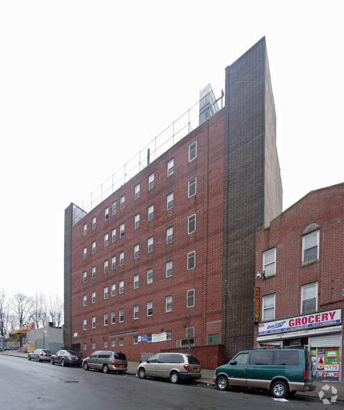 200 W Tremont Ave, Bronx, NY à vendre - Photo du bâtiment - Image 1 de 1