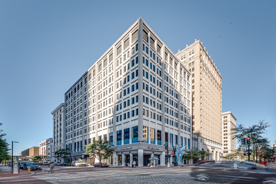100 N Laura St, Jacksonville, FL à louer - Photo du bâtiment - Image 2 de 17