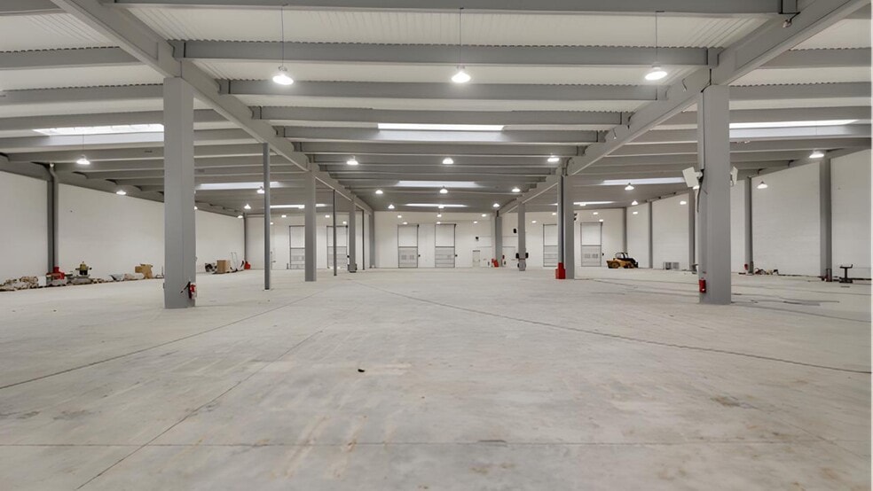 Flex in Tremblay-en-France for lease - Interior Photo - Image 1 of 10