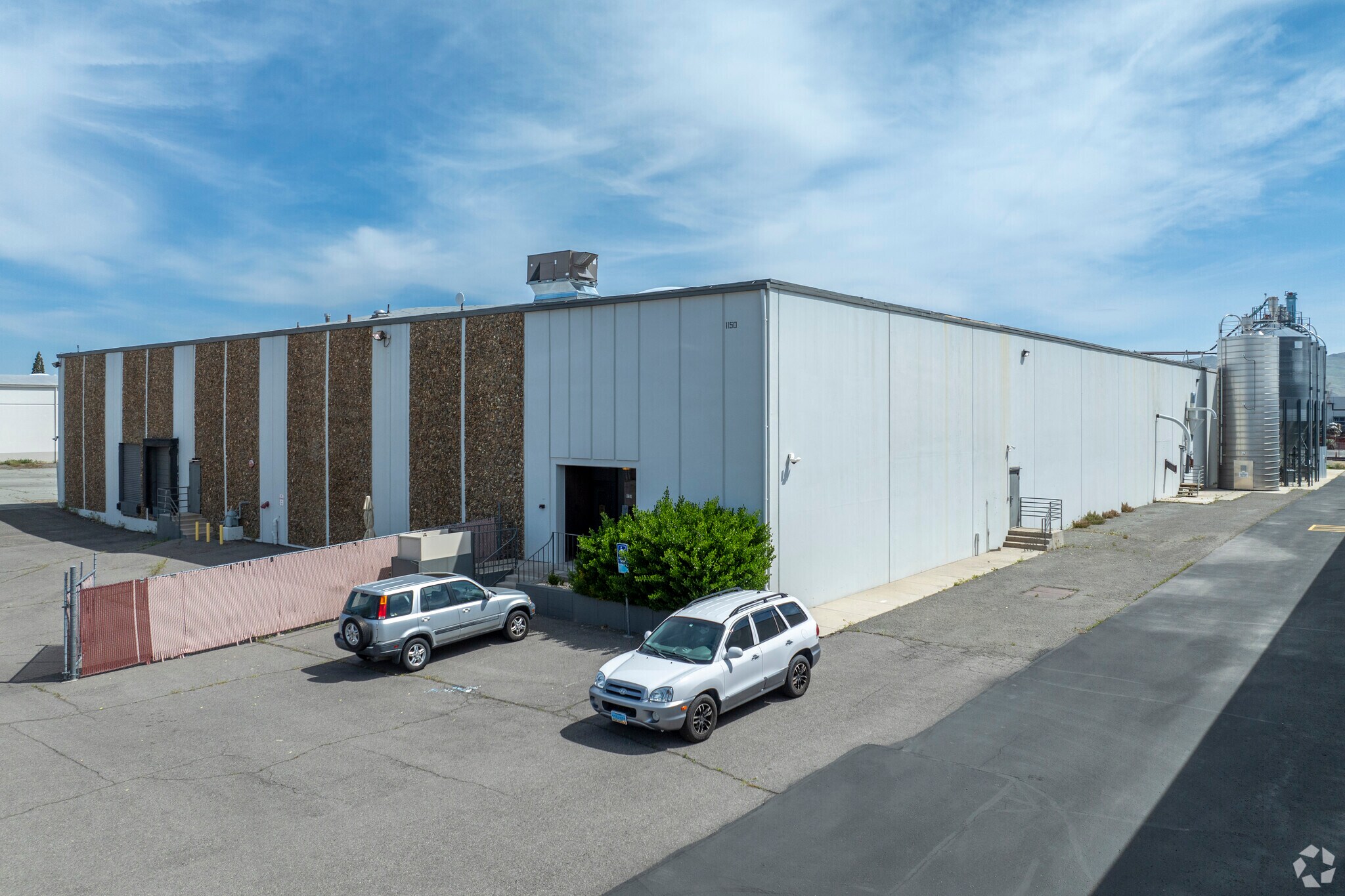 1150 Southern Way, Sparks, NV à louer Photo principale- Image 1 de 11
