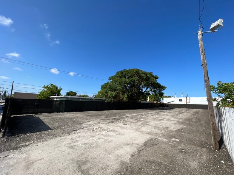 224 NW 2nd Ave, Hallandale Beach, FL for lease - Building Photo - Image 2 of 4