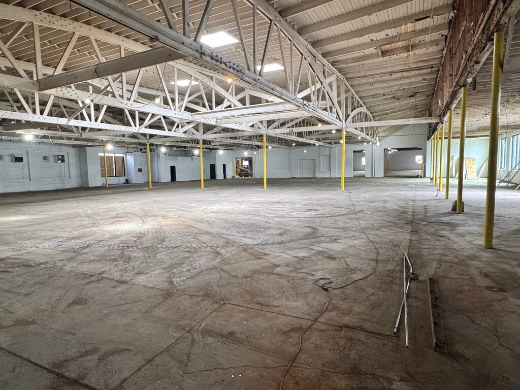 315 N Oakley Blvd, Chicago, IL for lease Interior Photo- Image 1 of 3