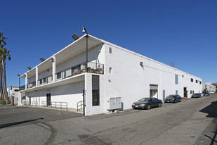 19015 Parthenia St, Northridge CA - Entrepôt