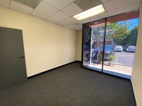 21828 Lassen St, Chatsworth, CA for lease Interior Photo- Image 2 of 10