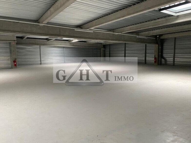 Industrial in Créteil for lease - Interior Photo - Image 1 of 7