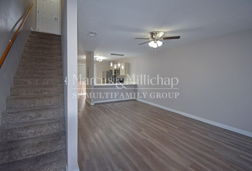 132 Dixie Dr, Tallahassee, FL à vendre - Photo intérieure - Image 3 de 5