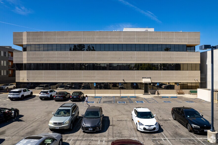 4940 Van Nuys Blvd, Sherman Oaks, CA à louer - Photo du bâtiment - Image 3 de 22