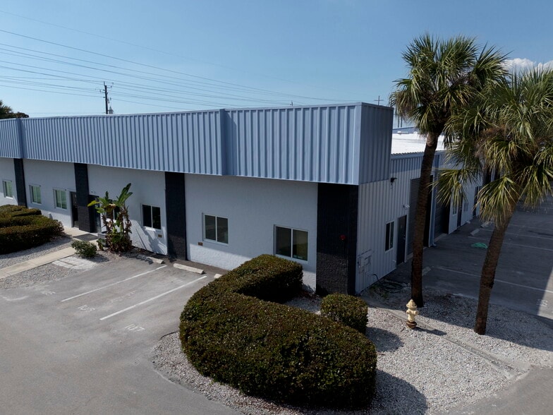4755 Mercantile Ave, Naples, FL à louer - Photo du bâtiment - Image 2 de 16