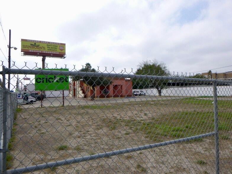 2212 Santa Ursula Ave, Laredo, TX for sale - Building Photo - Image 3 of 8