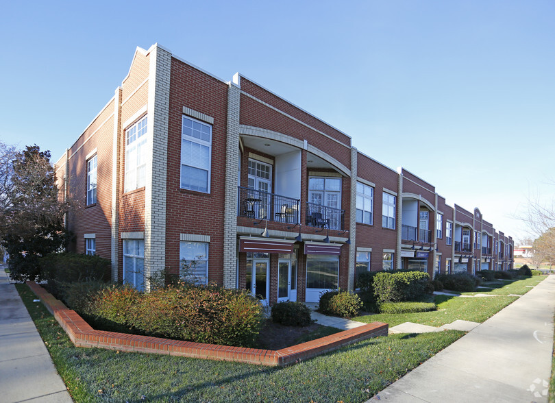 300 E John St, Matthews, NC for lease - Primary Photo - Image 1 of 31