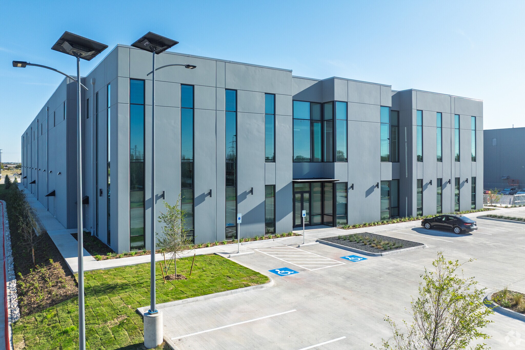 2200-2300 SE Loop 820 Hwy, Fort Worth, TX for lease Primary Photo- Image 1 of 57