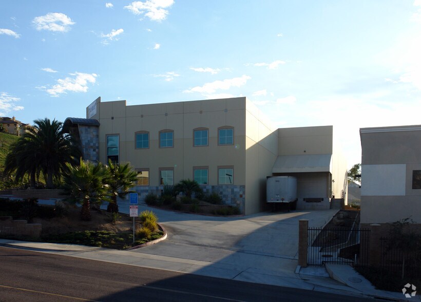 1739 Melrose Dr, San Marcos, CA à louer - Photo du bâtiment - Image 3 de 3