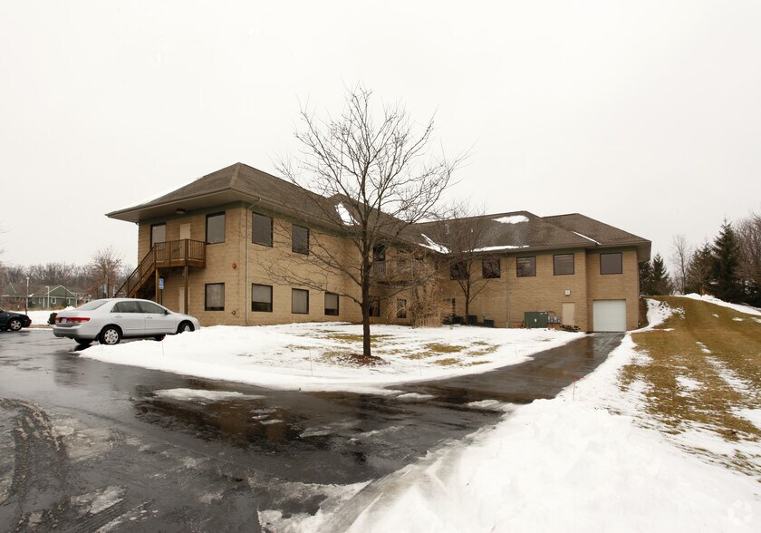405 Little Lake Dr, Ann Arbor, MI à louer - Photo du bâtiment - Image 2 de 3