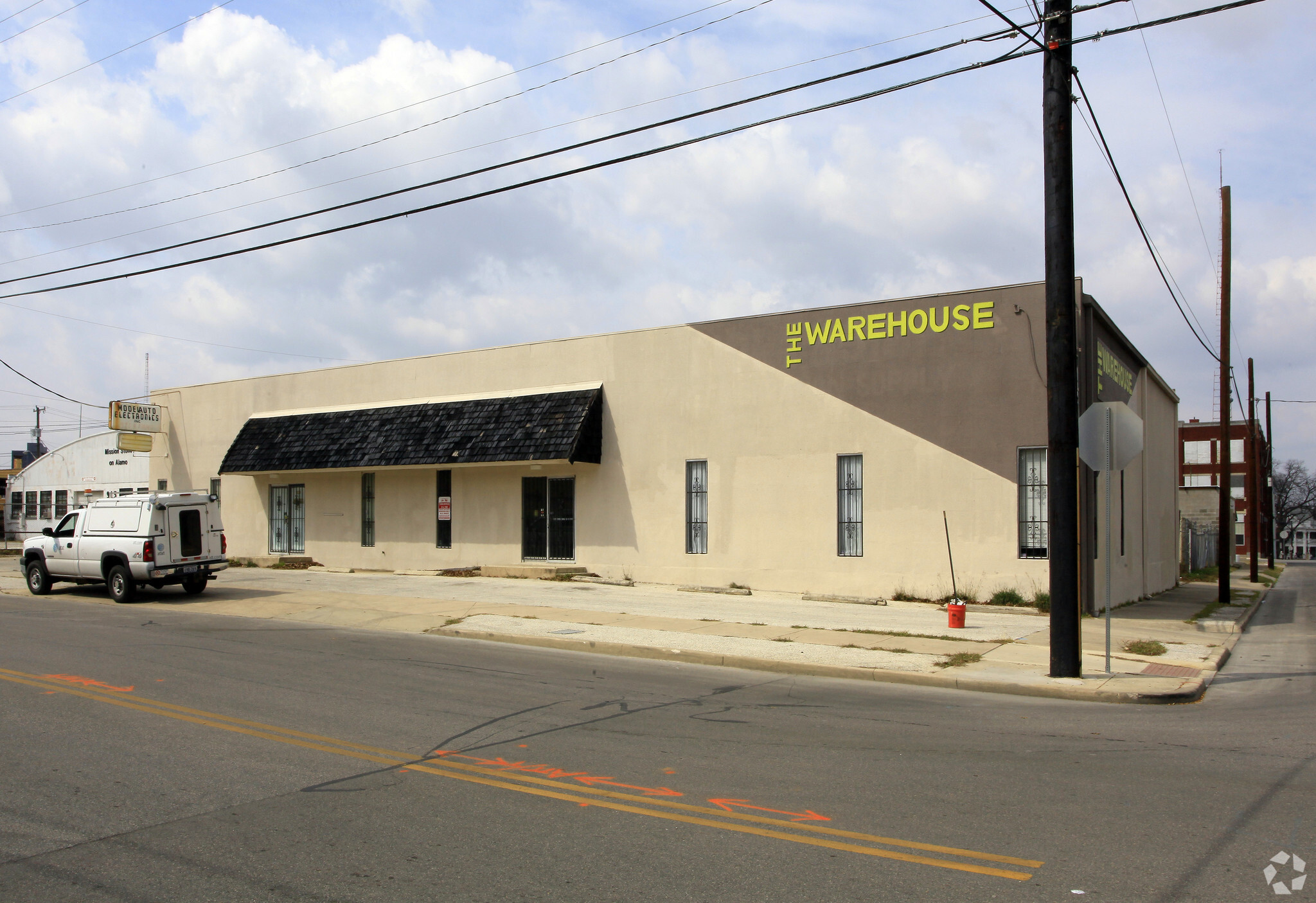 923-927 N Alamo St, San Antonio, TX for lease Primary Photo- Image 1 of 4